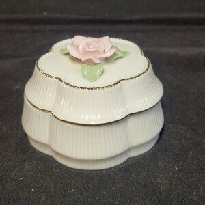 “Edelweiss” Heritage House Celebration of Love Porcelain Music Trinket Box